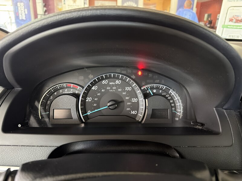 Used 2012 Toyota Camry XLE w/ Convenience Pkg FWD image 11