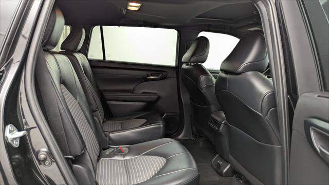 Used 2023 Toyota Highlander XSE FWD image 21