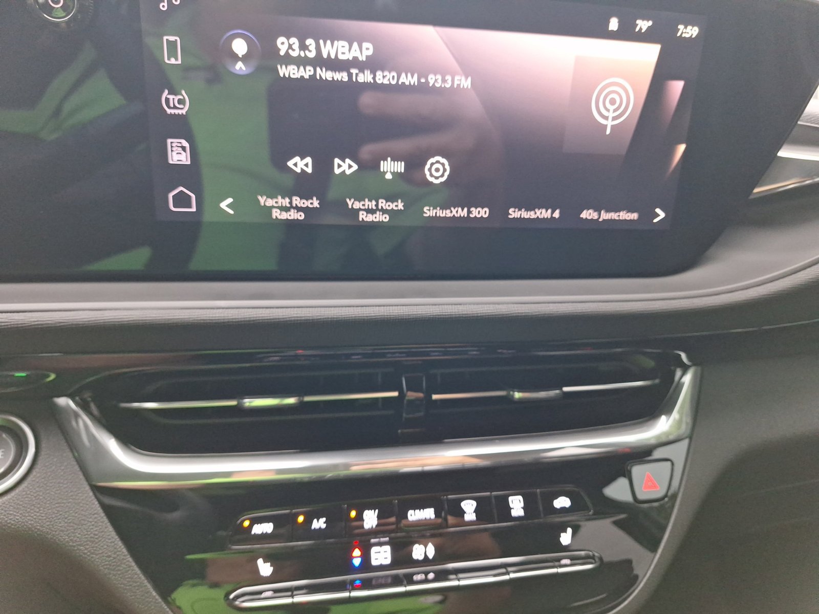 Used 2025 Buick Envista Avenir FWD image 29