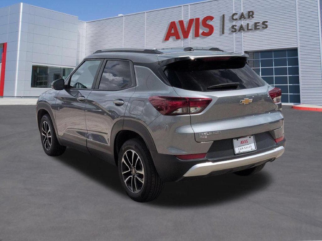 Used 2025 Chevrolet TrailBlazer LT AWD/4WD image 9
