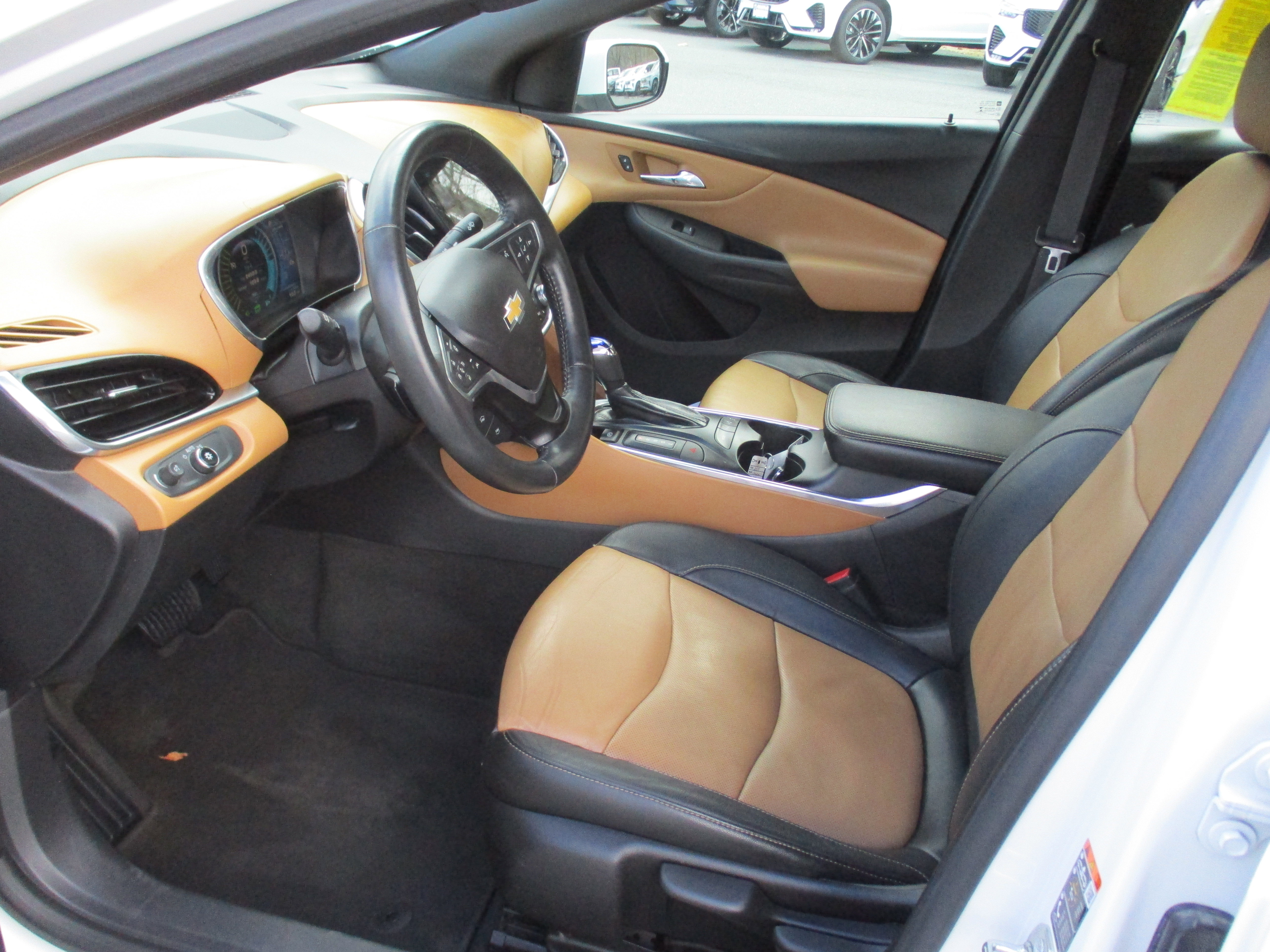 Used 2016 Chevrolet Volt Premier w/ Driver Confidence Package FWD image 10