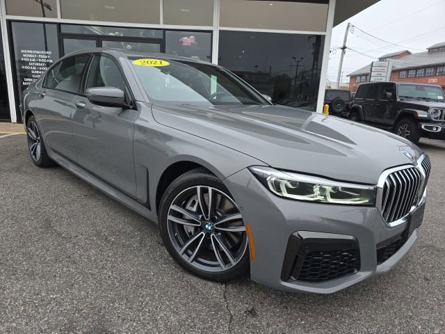 Used 2021 BMW 750i xDrive w/ M Sport Package image 2