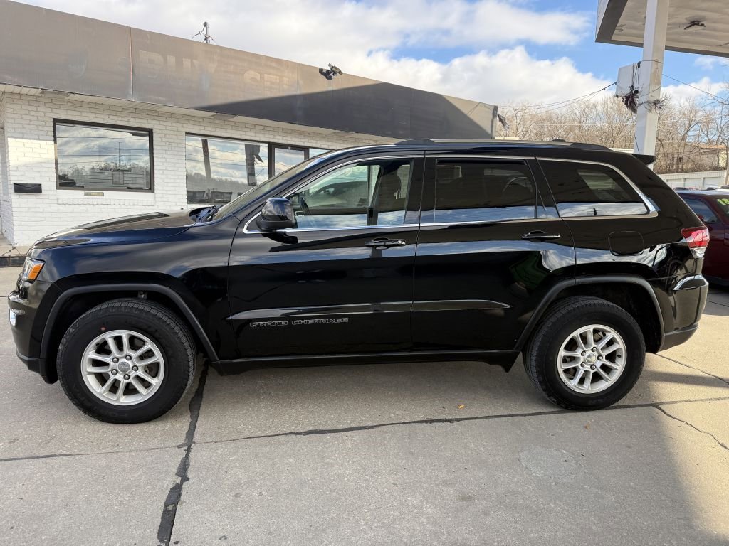 Used 2020 Jeep Grand Cherokee Laredo image 4