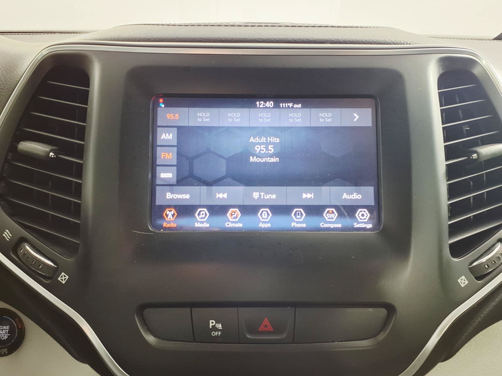 Used 2020 Jeep Cherokee Latitude Plus AWD/4WD image 18