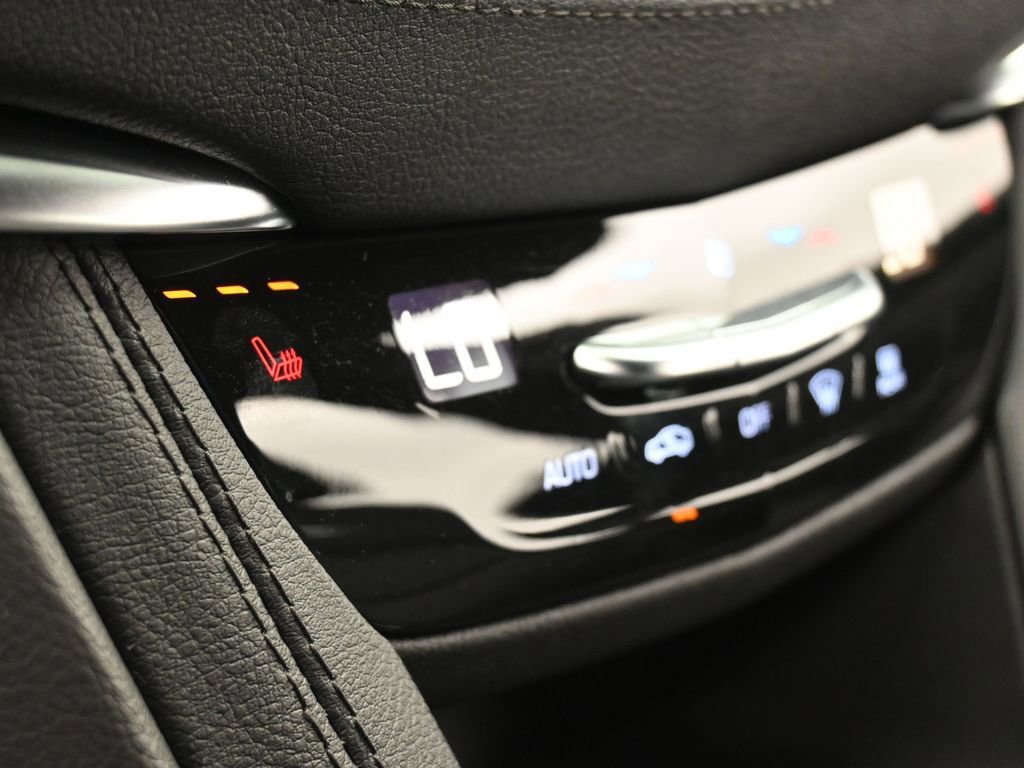 Used 2024 Cadillac XT6 Luxury image 27