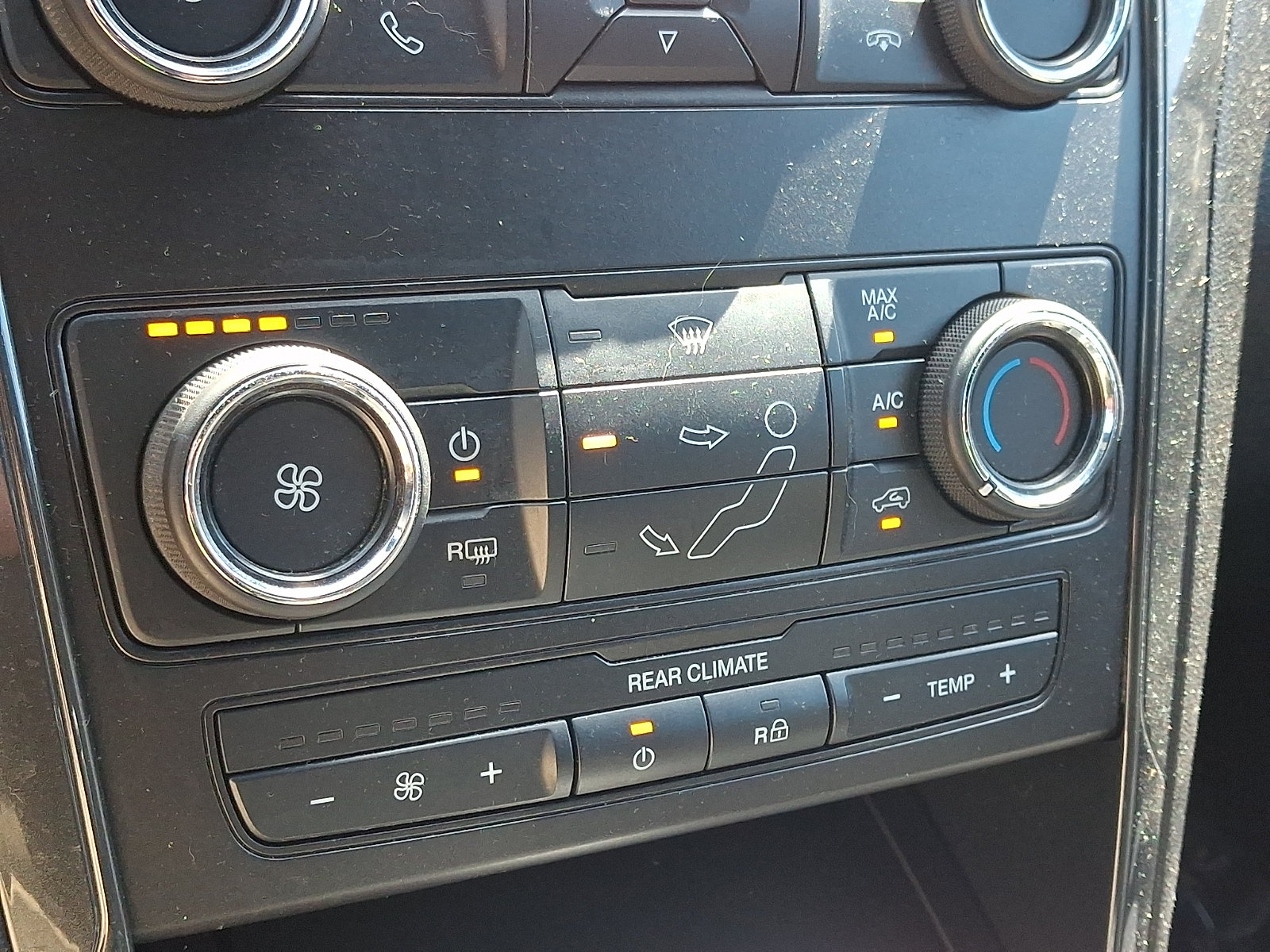 Used 2018 Ford Explorer XLT AWD/4WD image 15