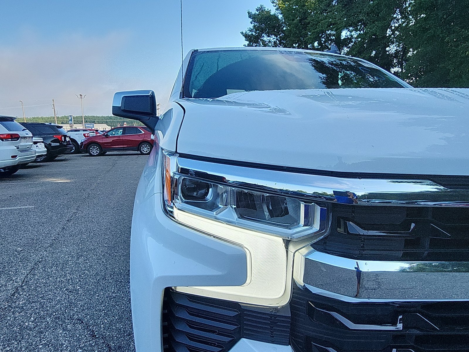 Used 2024 Chevrolet Silverado 1500 LT AWD/4WD image 9