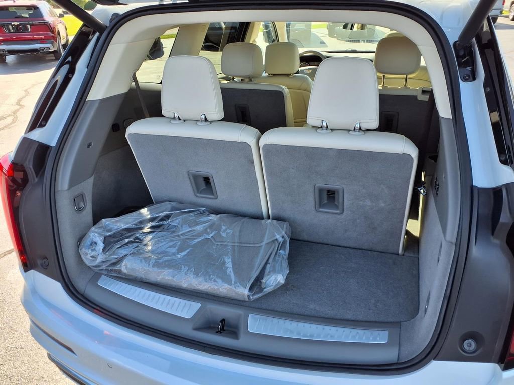 Used 2023 Cadillac XT6 Premium Luxury w/ LPO, Floor Liner Package AWD/4WD image 29
