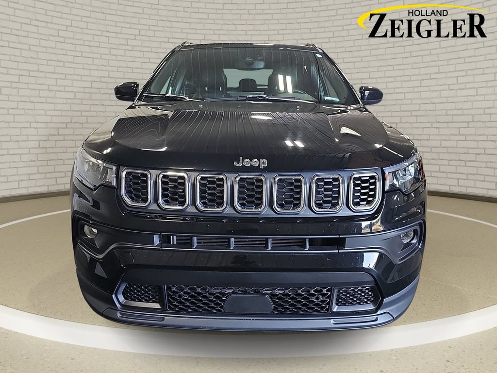 Used 2024 Jeep Compass Latitude AWD/4WD image 2
