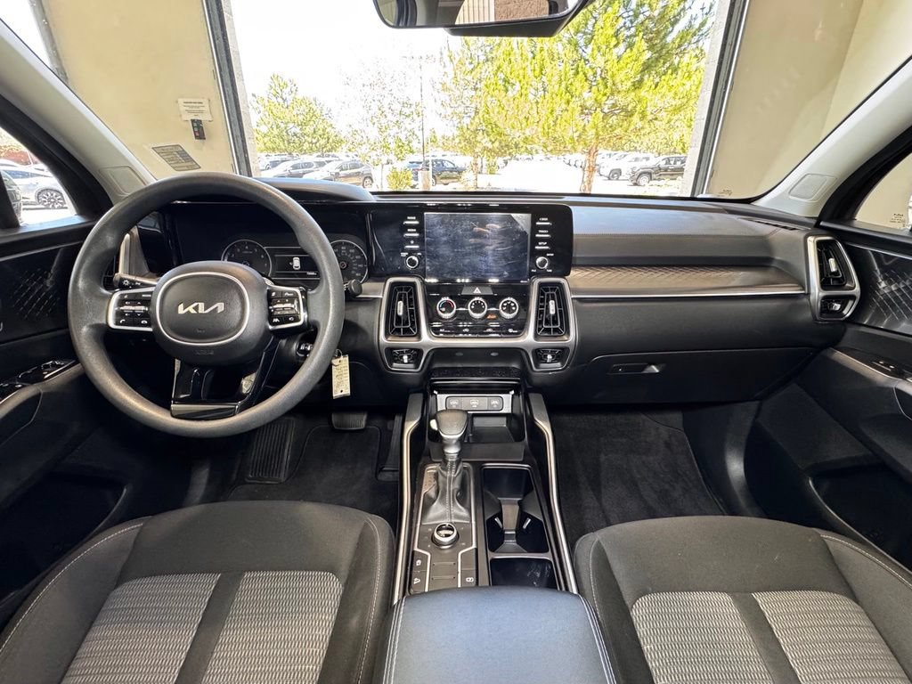 Used 2023 Kia Sorento LX AWD/4WD image 14
