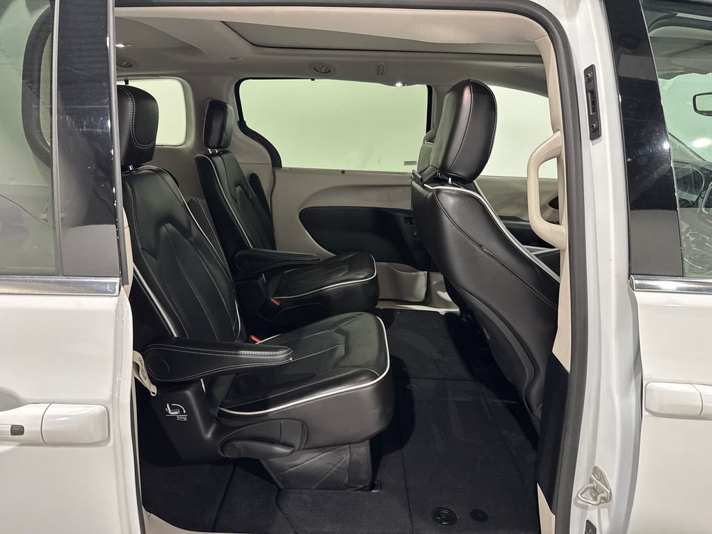 Used 2024 Chrysler Pacifica Limited FWD image 23