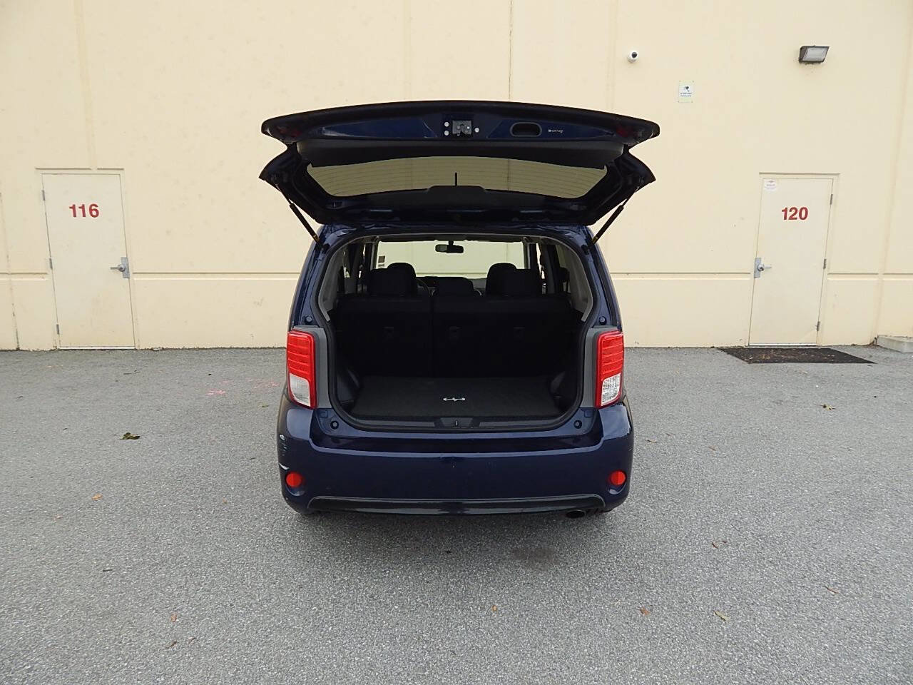 Used 2015 Scion xB image 17