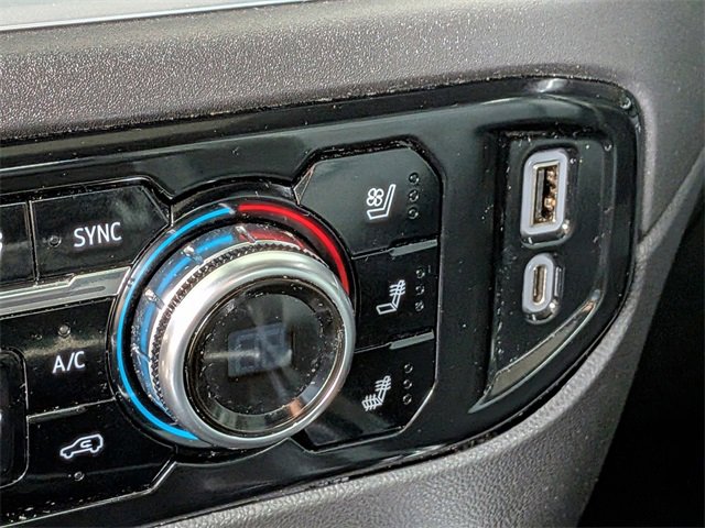 Used 2022 GMC Sierra 1500 SLT w/ SLT Premium Plus Package image 23