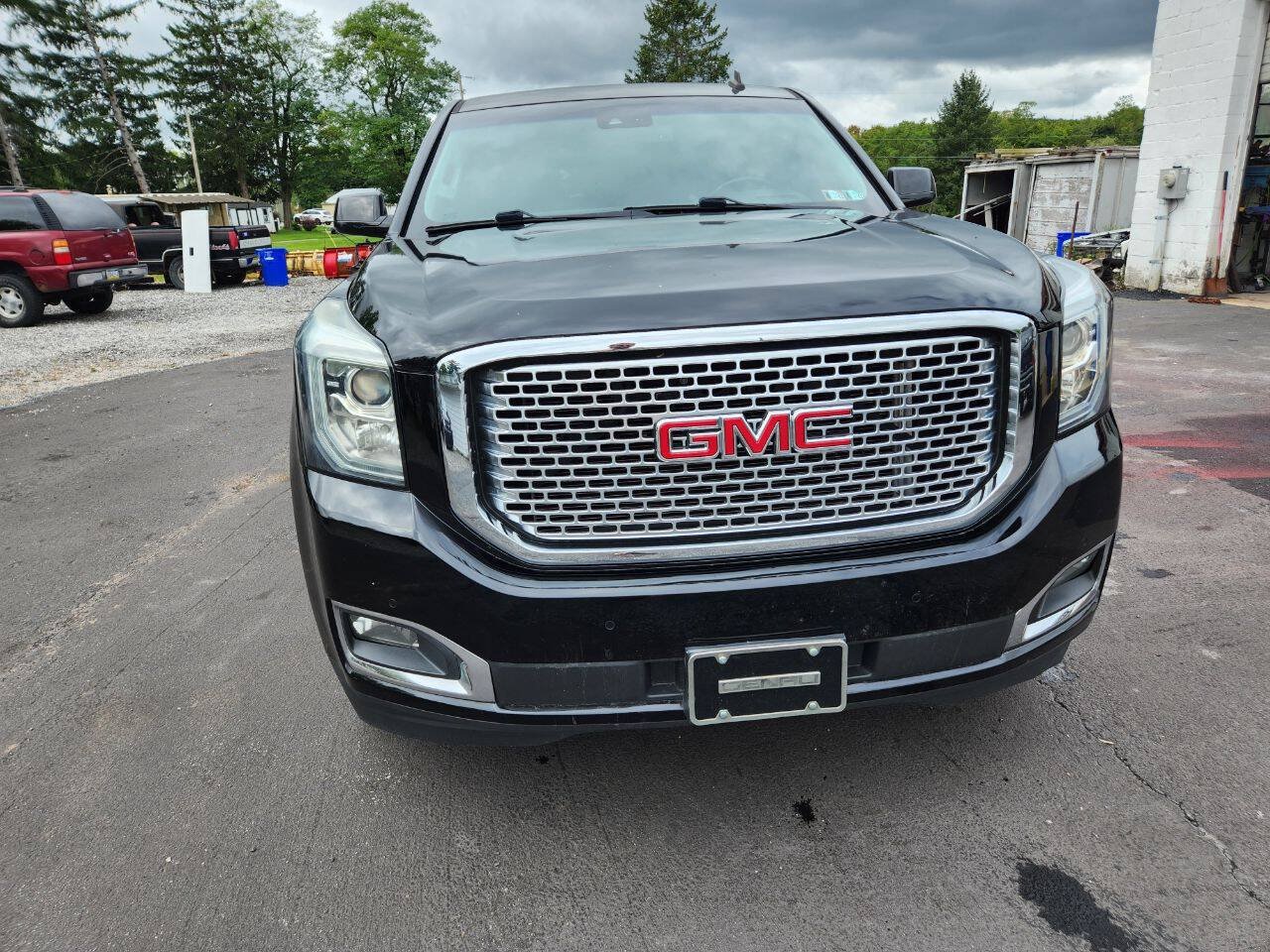 Used 2015 GMC Yukon Denali w/ Touring Package AWD/4WD image 13