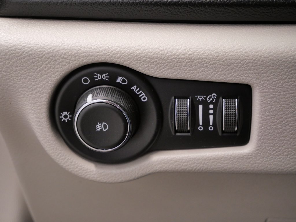 Certified 2017 Chrysler Pacifica Touring-L FWD image 21