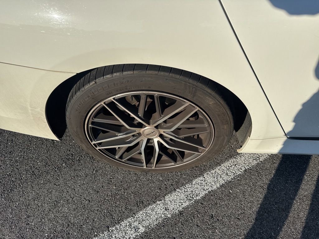 Used 2018 BMW 740i xDrive image 11