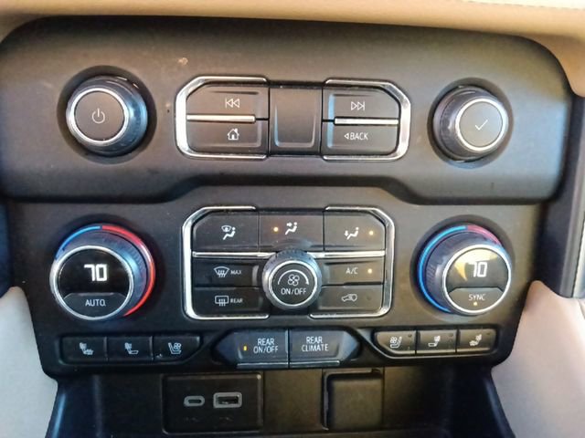 Used 2024 Chevrolet Suburban Premier RWD image 23