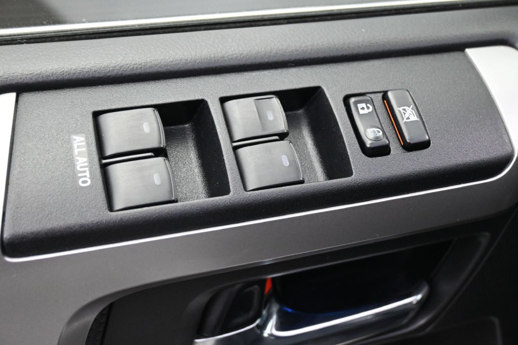 Used 2018 Toyota 4Runner Limited AWD/4WD image 3