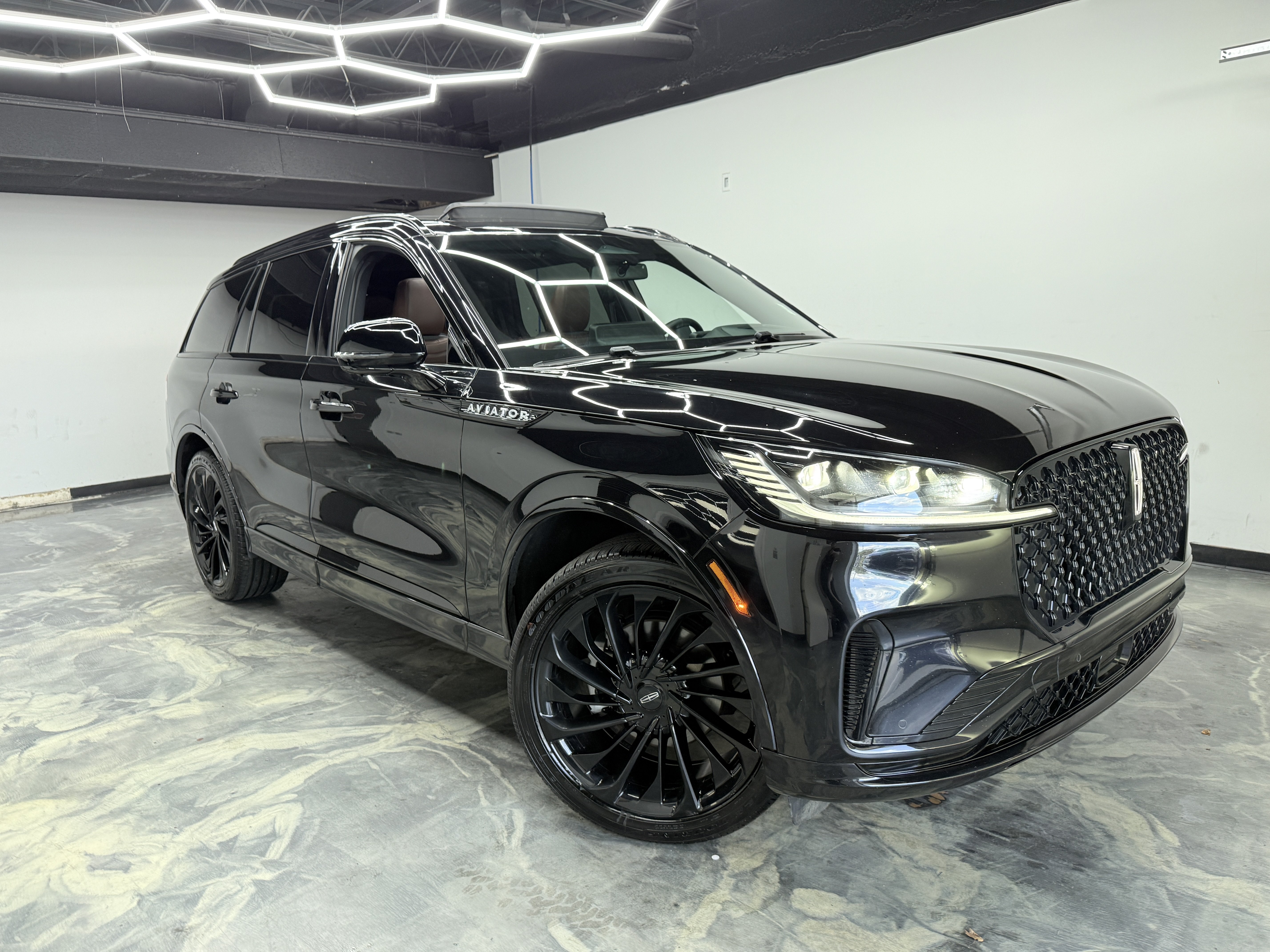 Used 2025 Lincoln Aviator Reserve w/ Jet Appearance Package AWD/4WD image 6