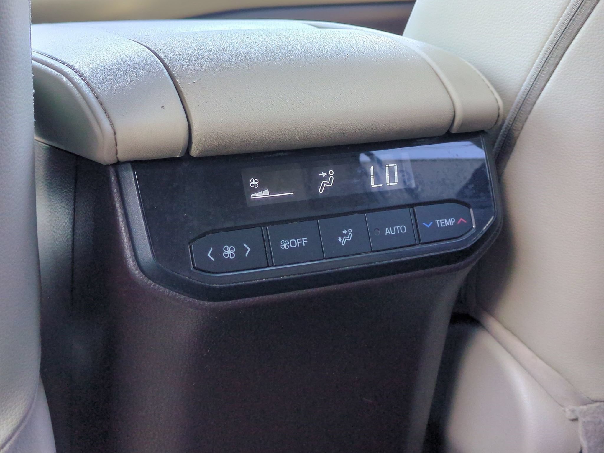 Used 2022 Toyota Highlander XLE FWD image 26