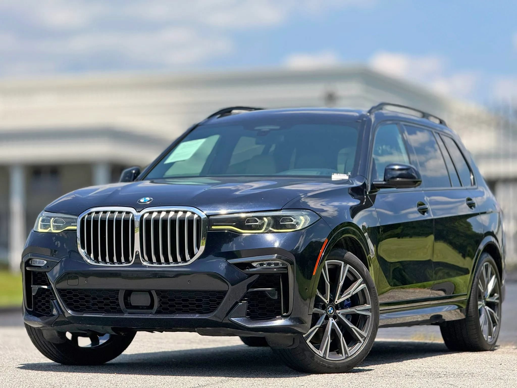 Used 2019 BMW X7 xDrive50i w/ M Sport Package AWD/4WD image 2