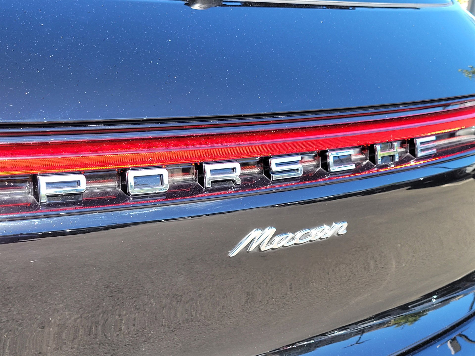 Certified 2025 Porsche Macan image 33