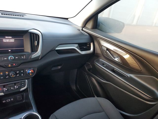 Used 2024 GMC Terrain SLE w/ Driver Convenience Package image 14