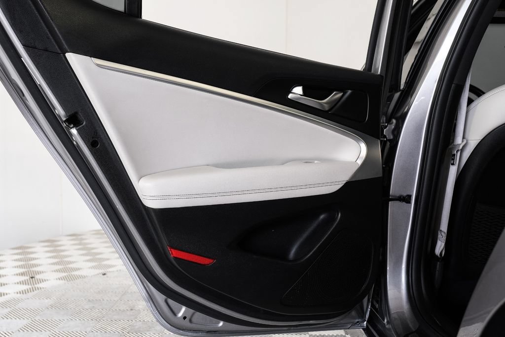 Used 2024 Genesis G70 2.5T RWD image 52