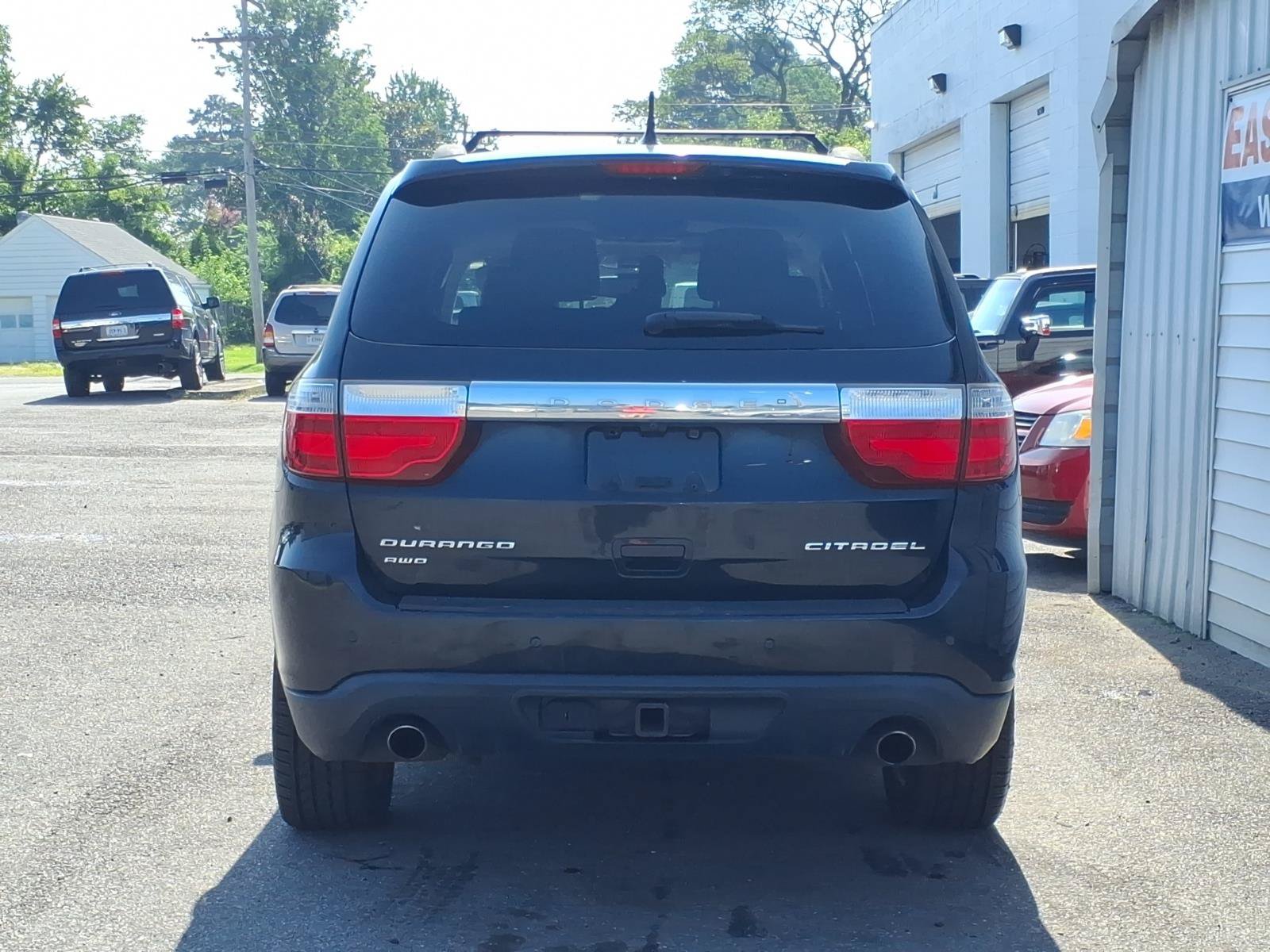 Used 2011 Dodge Durango Citadel w/ Trailer Tow Group IV AWD/4WD image 4