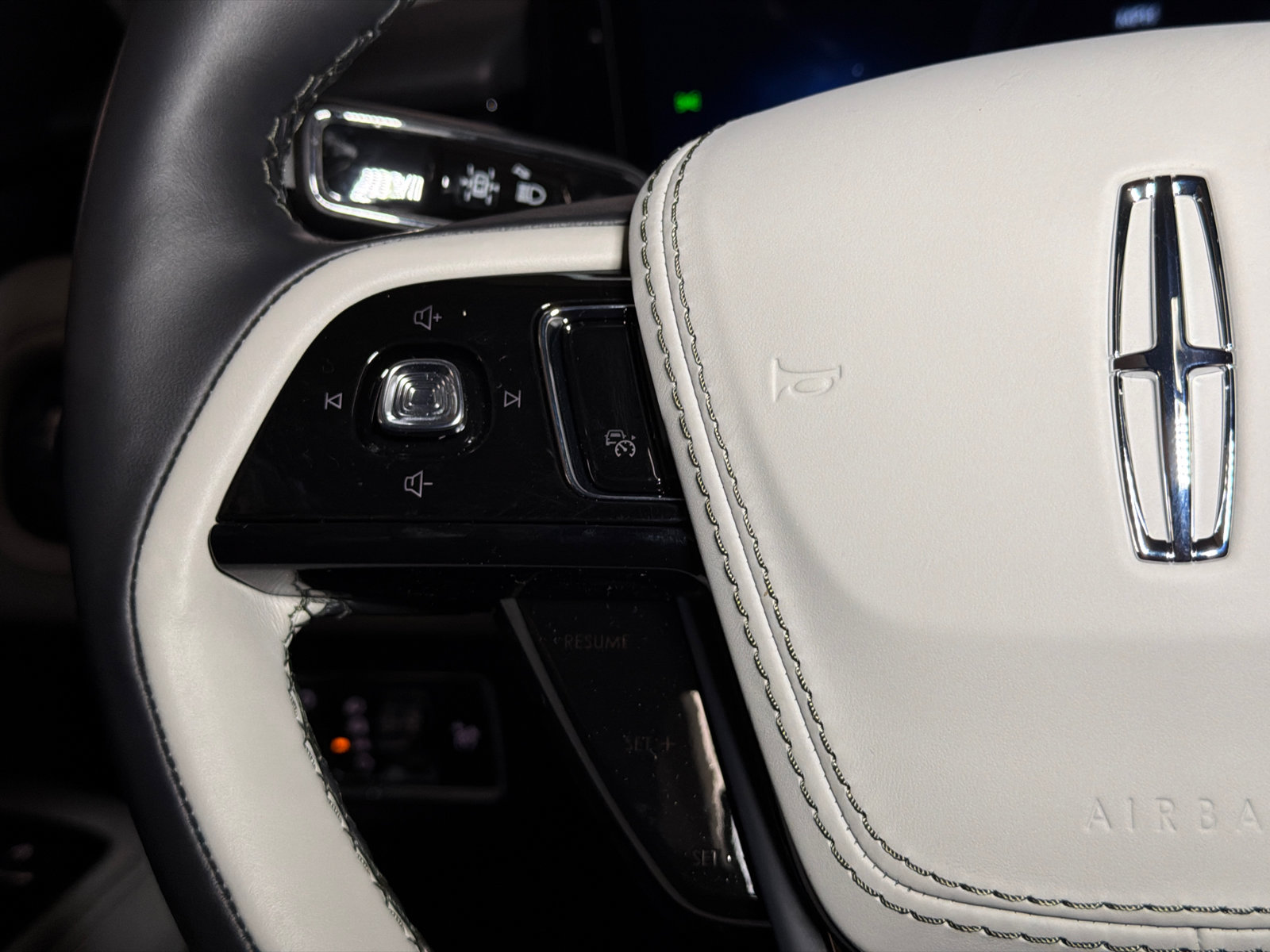 New 2027 Lincoln Aviator AWD image 25