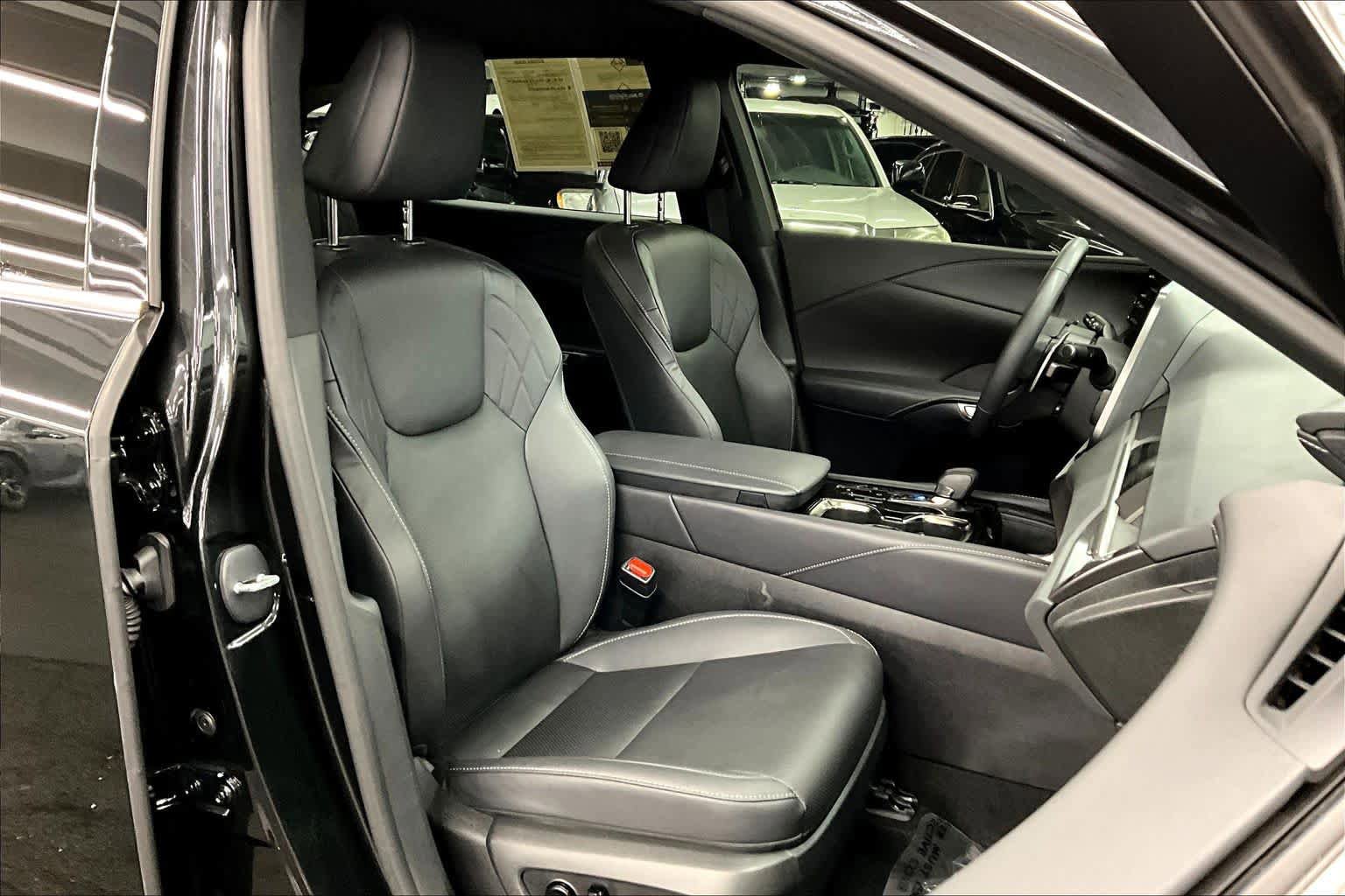 Used 2024 Lexus RX 350 FWD w/ Technology Package image 8