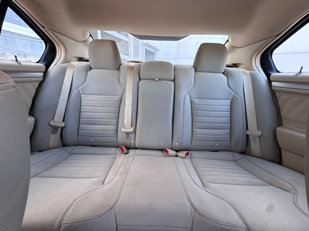 Used 2018 Ford Taurus SE FWD image 30
