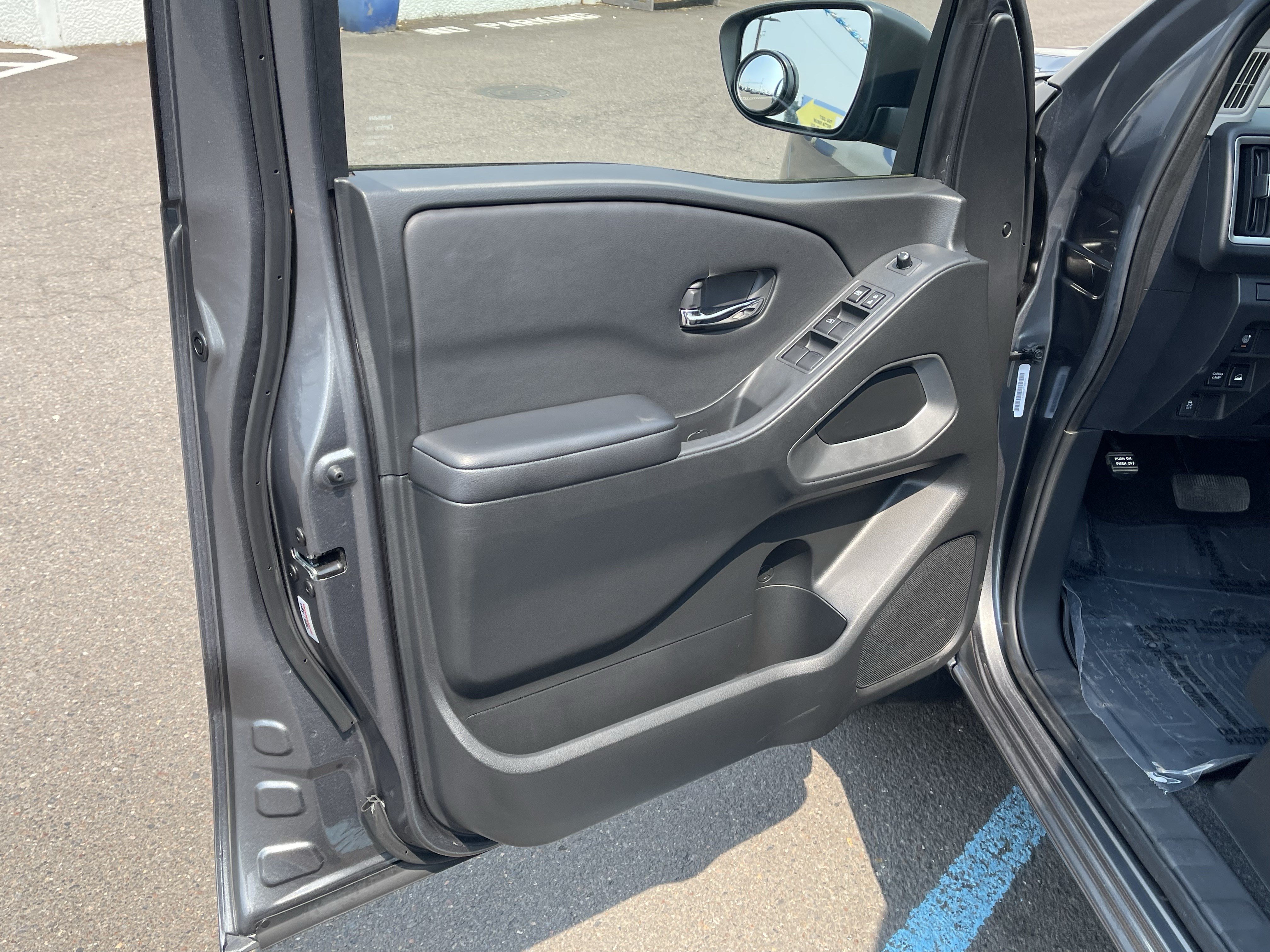 Used 2025 Nissan Frontier SV AWD/4WD image 17