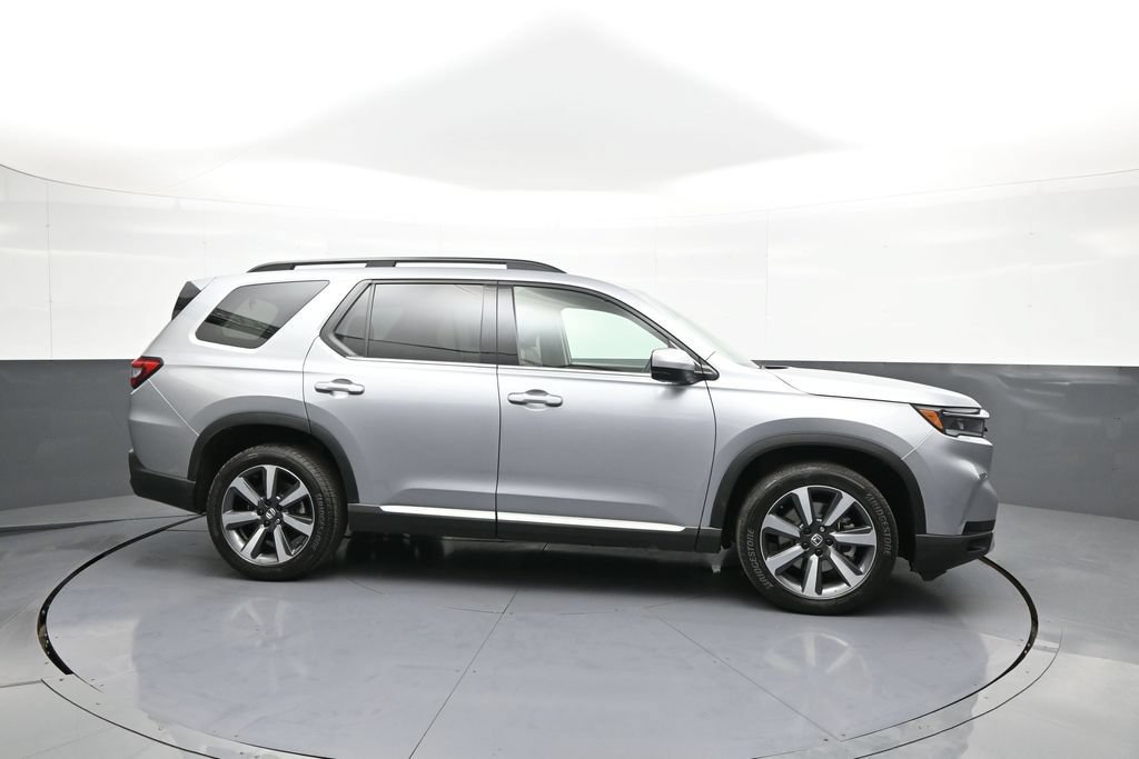 Certified 2023 Honda Pilot Touring image 2