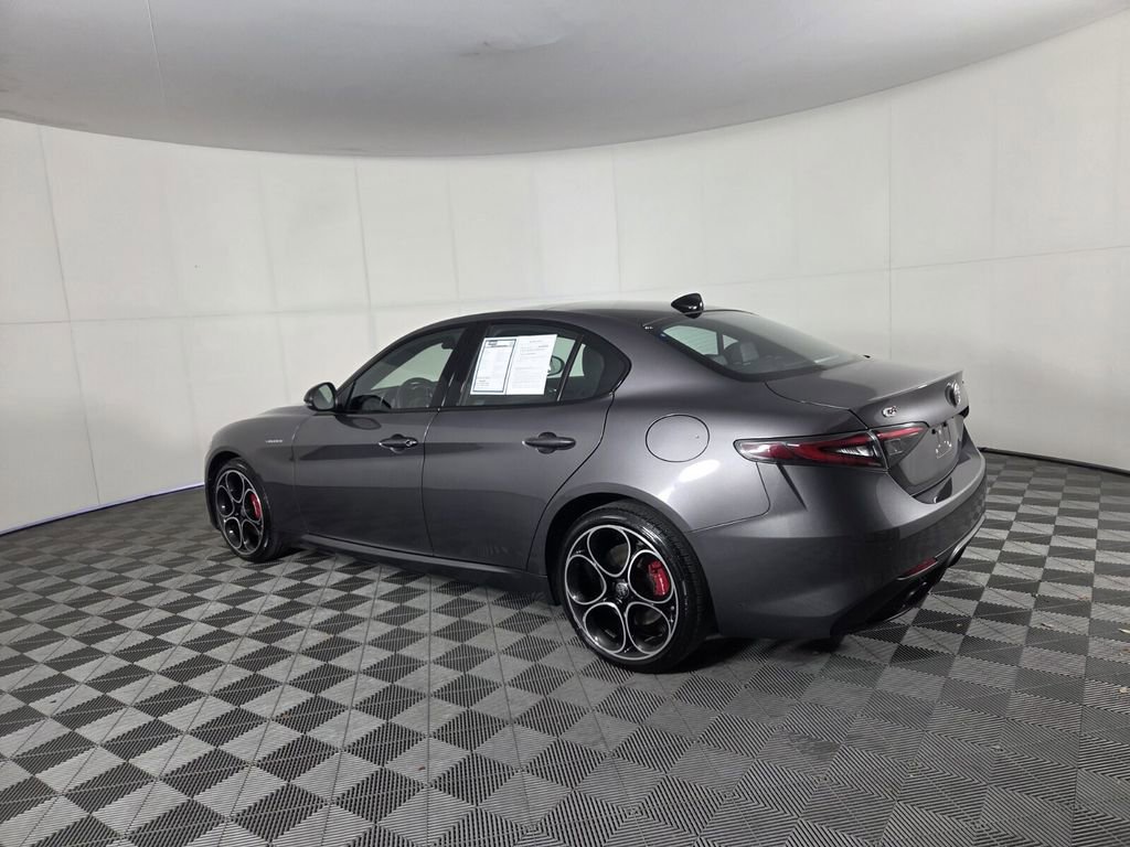 Used 2024 Alfa Romeo Giulia Veloce image 8