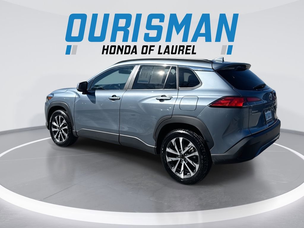 Used 2023 Toyota Corolla Cross XLE image 6