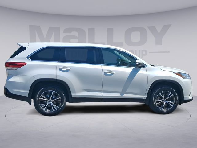 Used 2019 Toyota Highlander LE w/ Carpet Mat Package (TMS) AWD/4WD image 6