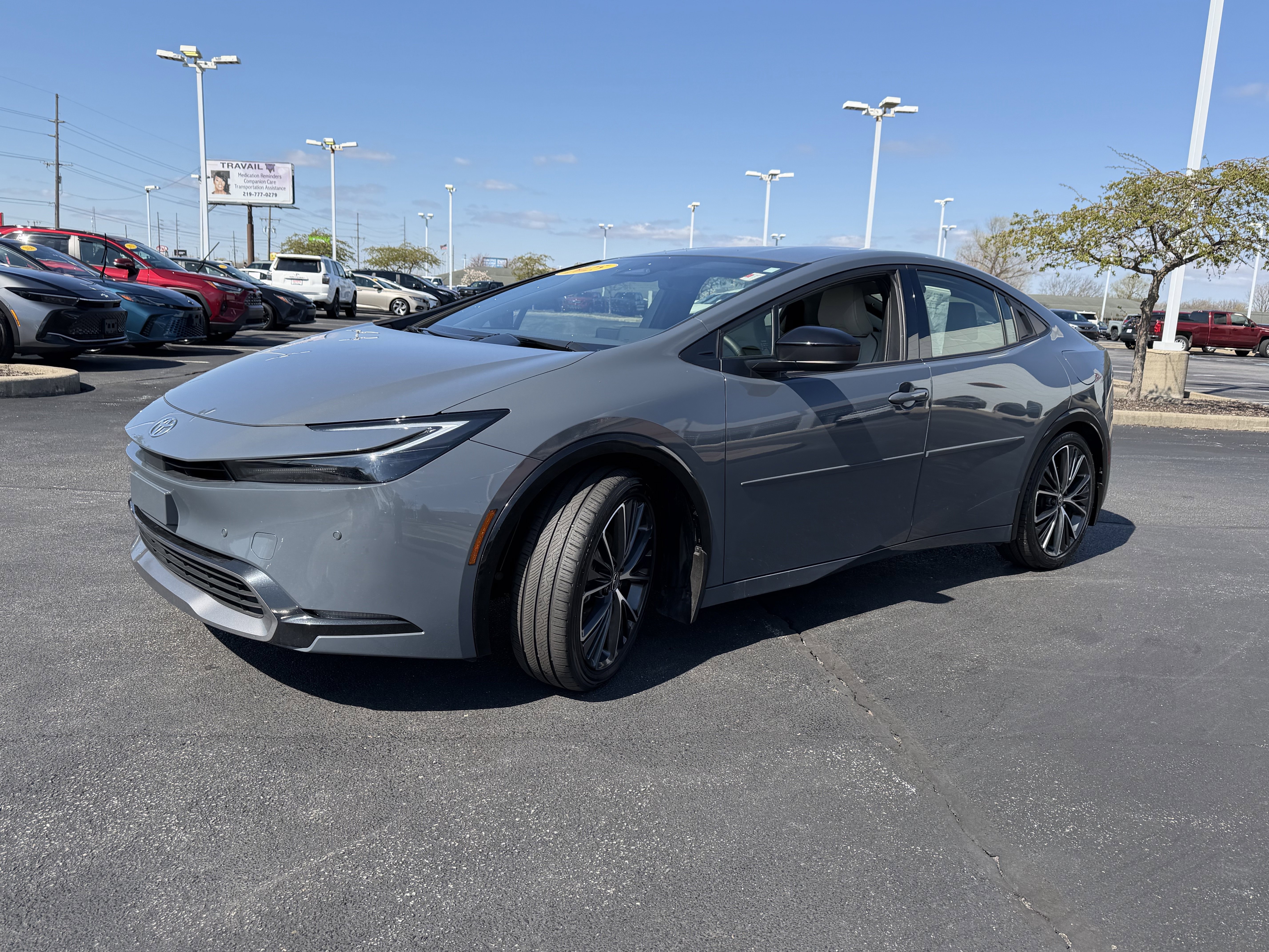 Used 2025 Toyota Prius XLE image 4