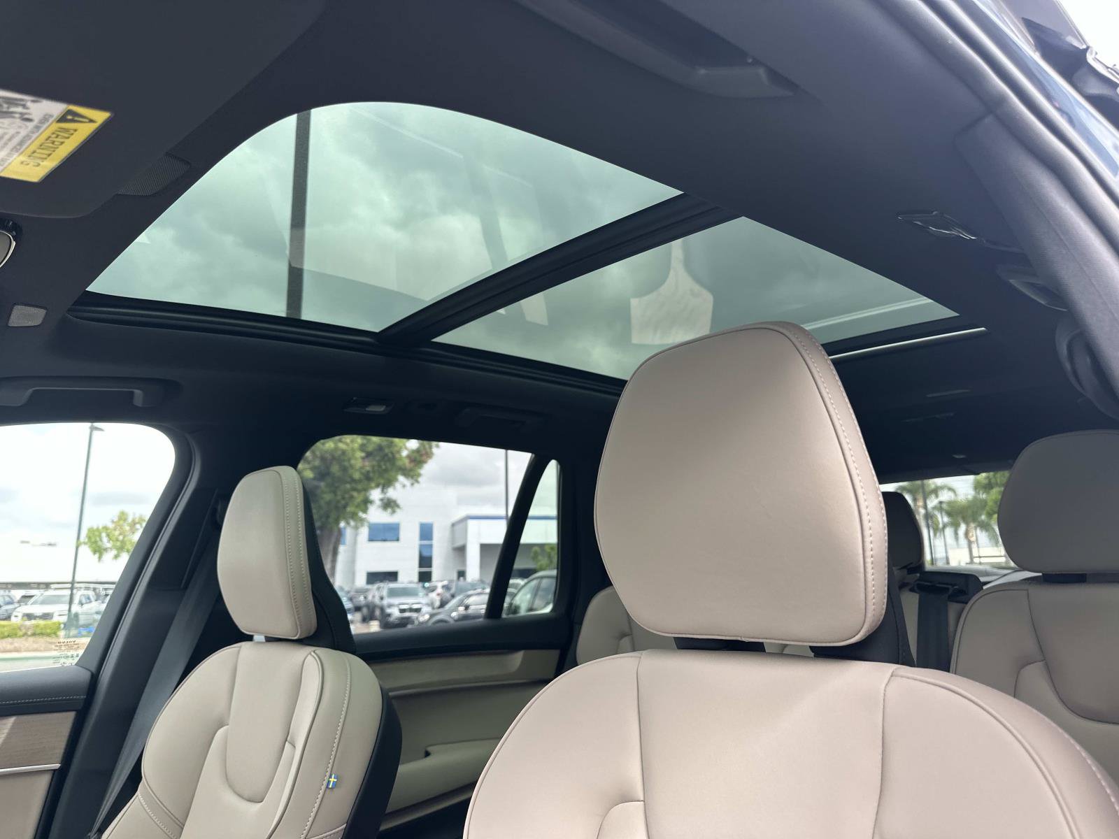New 2026 Volvo XC90 T8 Plus w/ Protection Package Premier AWD/4WD image 25