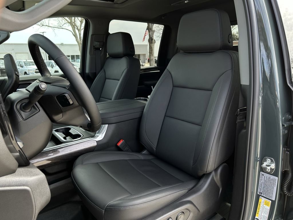 Used 2025 Chevrolet Silverado 2500 LTZ w/ LTZ Convenience Package image 31