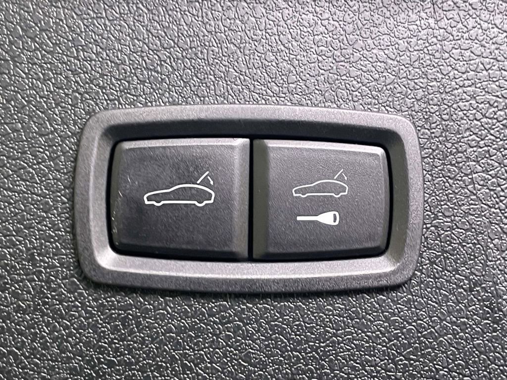 Certified 2025 Porsche Macan image 21