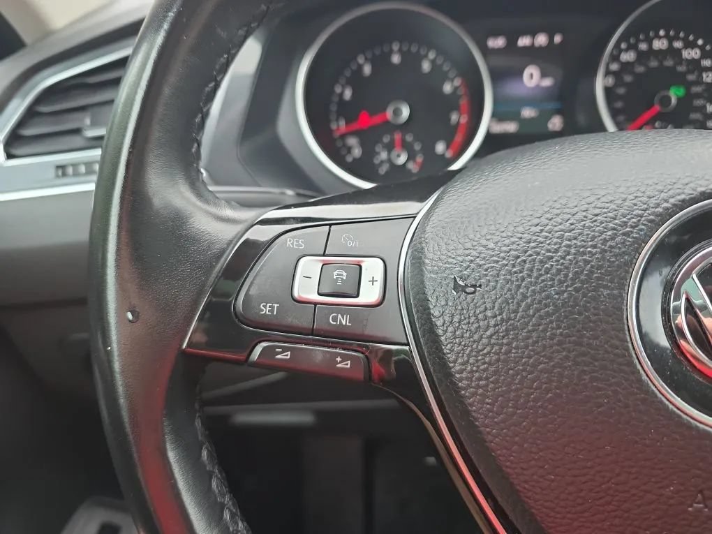 Used 2018 Volkswagen Tiguan SEL AWD/4WD image 20