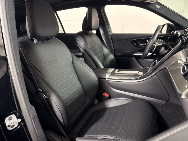 Used 2025 Mercedes-Benz GLC 300 4MATIC image 14