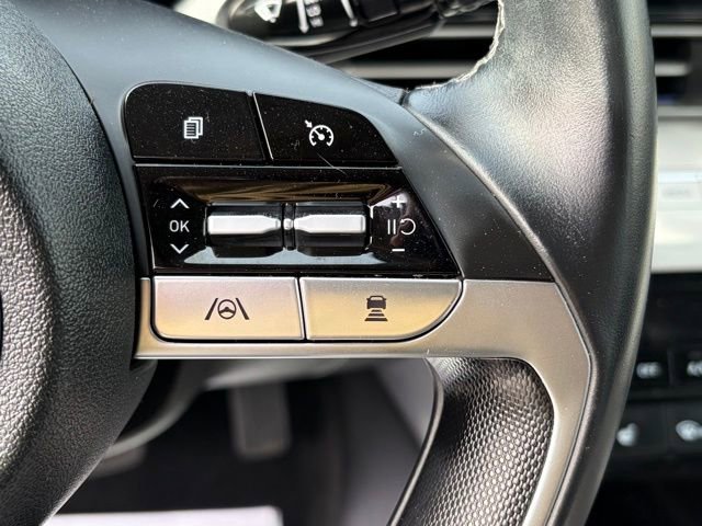 Used 2021 Hyundai Elantra Limited w/ Cargo Package FWD image 17