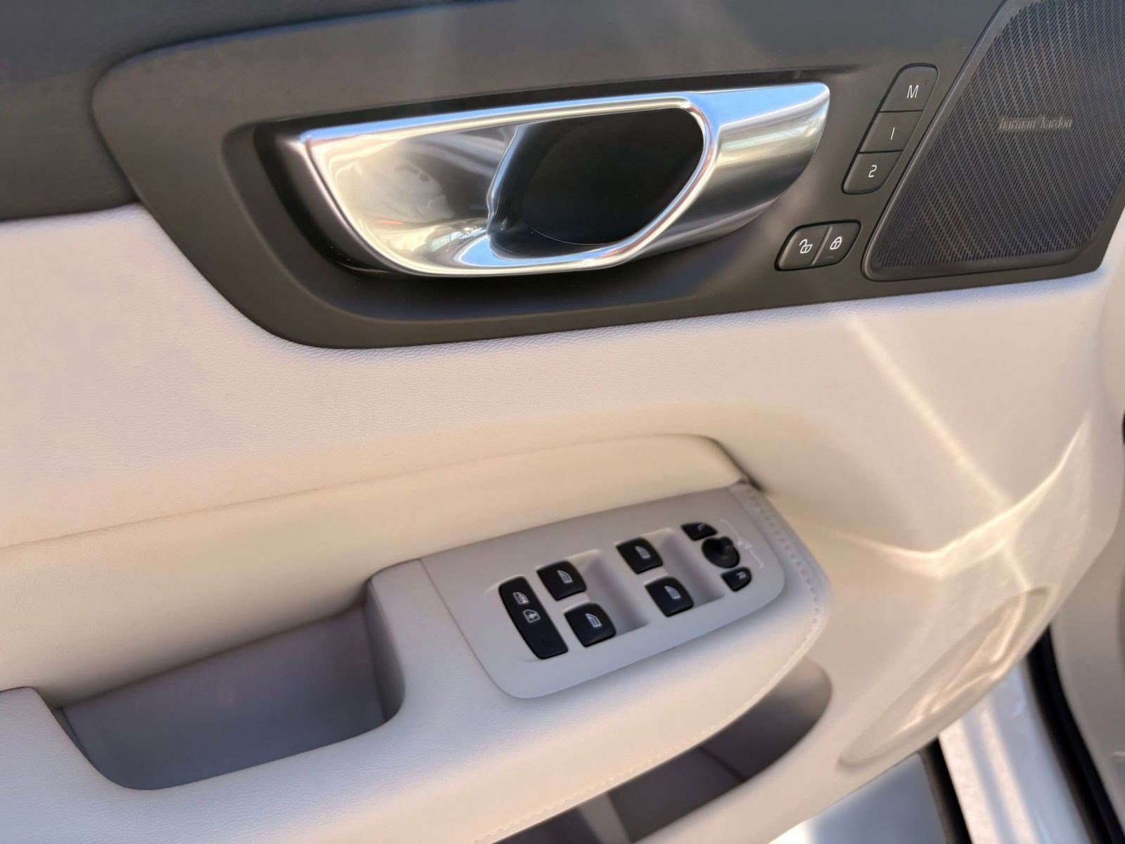 New 2026 Volvo XC60 B5 Ultra w/ Climate Package image 12