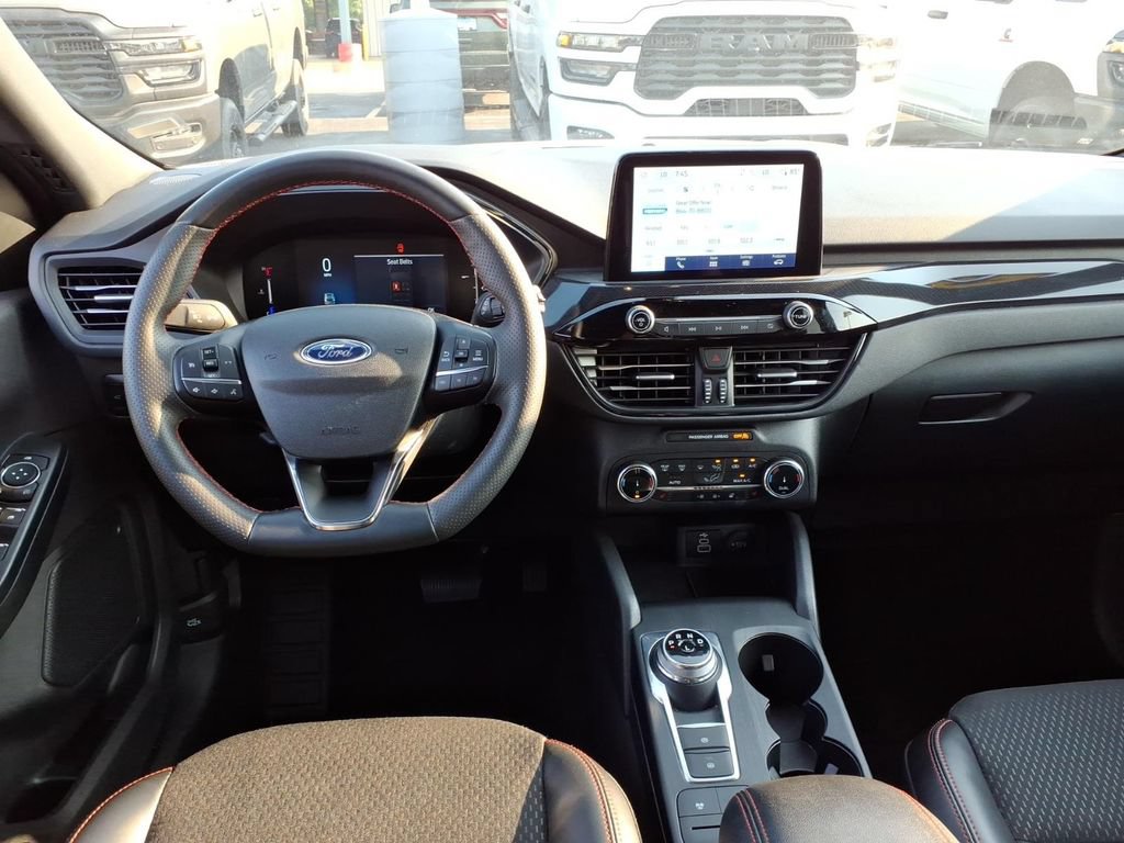 Used 2025 Ford Escape ST-Line Select AWD/4WD image 12