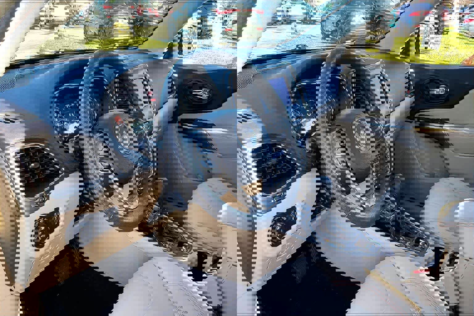 Used 2019 Jeep Cherokee Latitude w/ Popular Appearance Group image 16