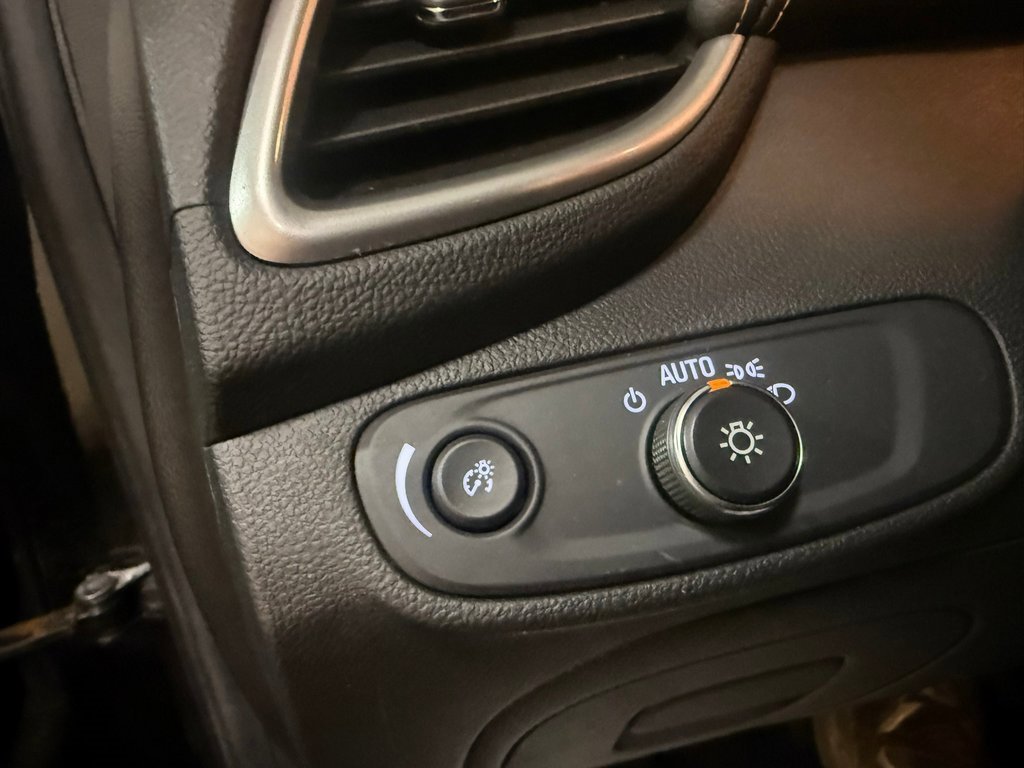 Used 2019 Chevrolet Trax LT w/ LT Convenience Package image 36