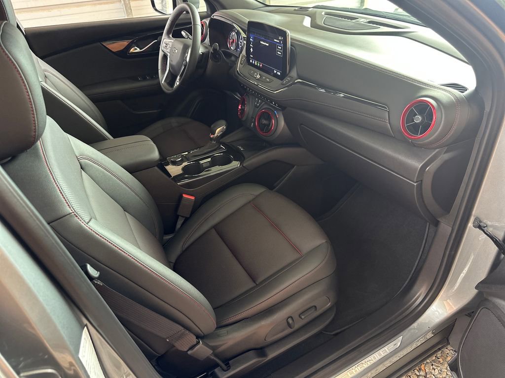 Used 2025 Chevrolet Blazer RS image 32
