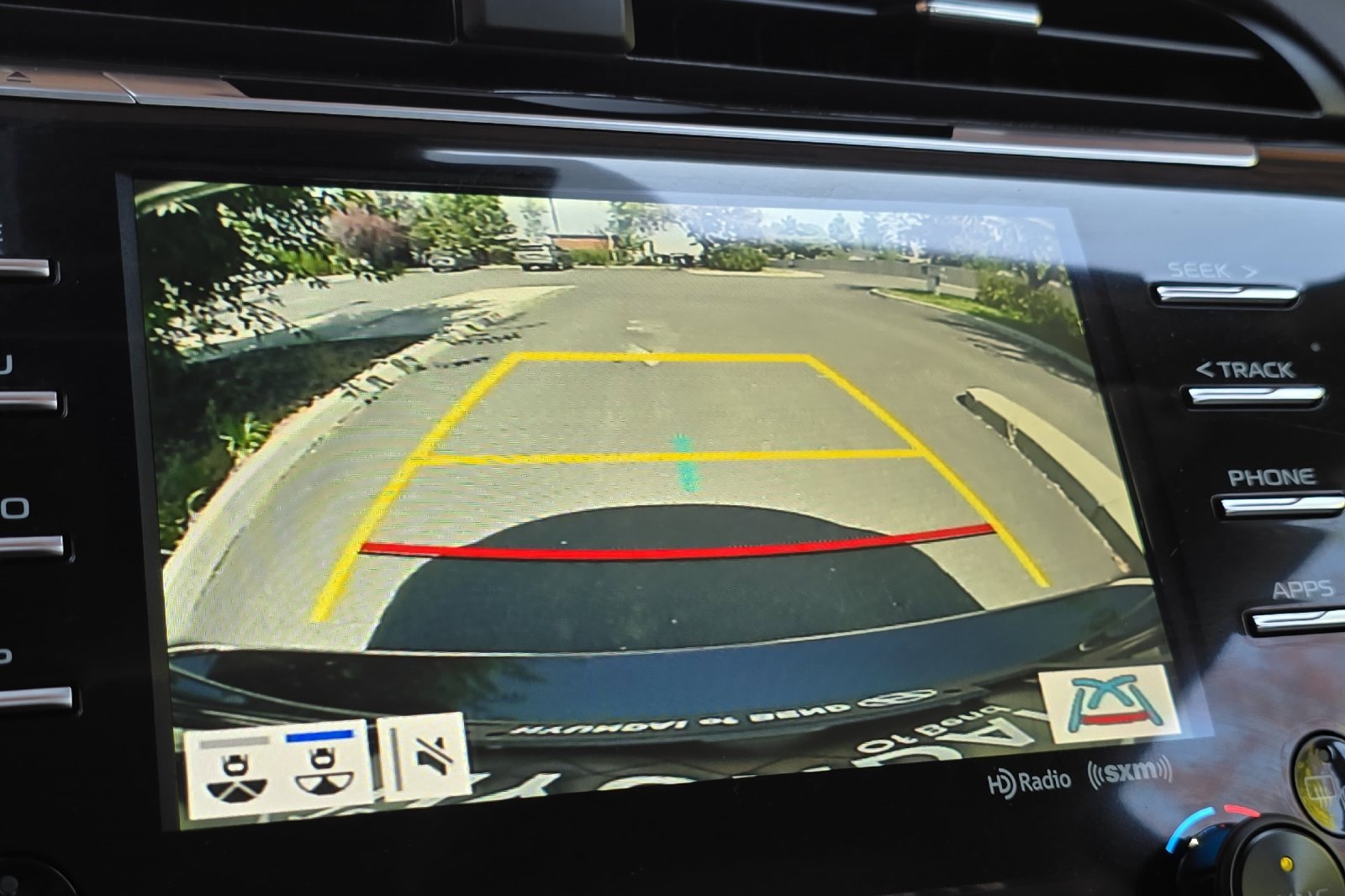 Used 2020 Toyota Camry XLE image 17